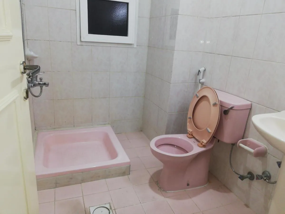 Bed Space For Males Near Metro Station Dubai 0*,